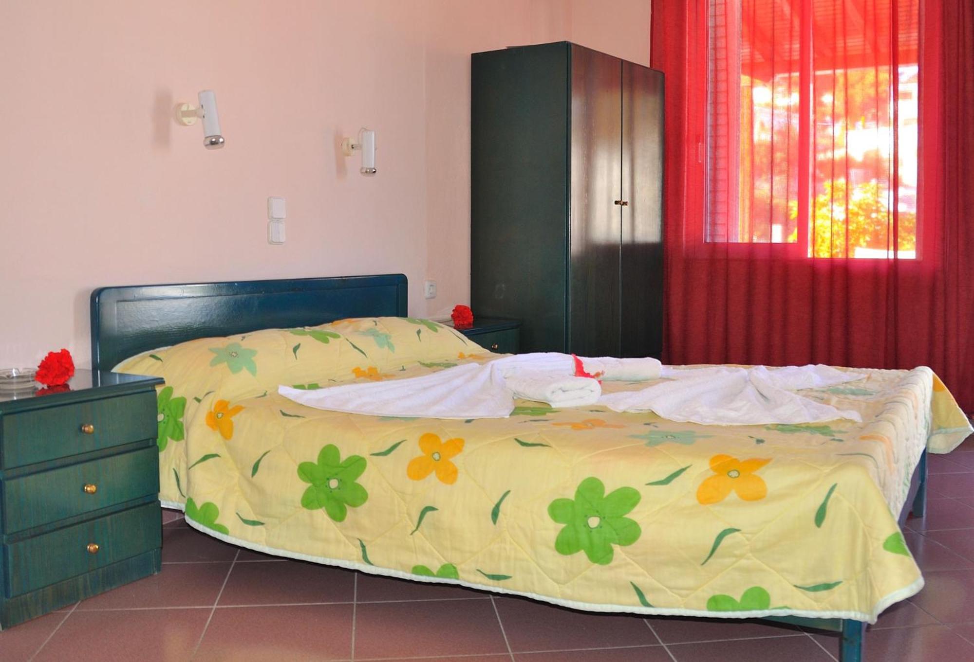 Ilias Studios - Rooms ปาติติริ ภายนอก รูปภาพ
